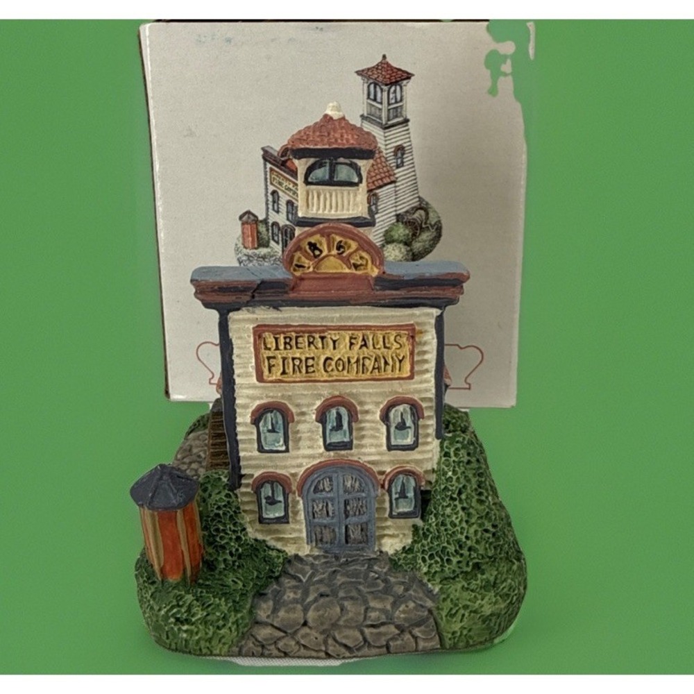 Liberty Falls Fire Station Hand Painted Village 1992 Collection‎